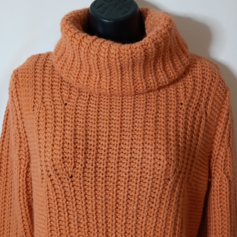 LIKE NEW! BANANA REPUBLIC CHUNKY SWEATER